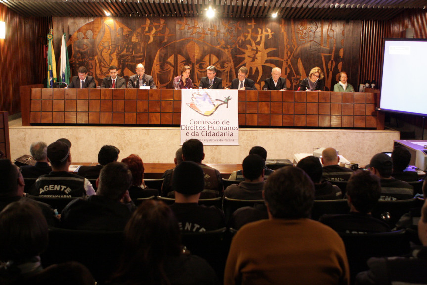 Audiência pública discute sistema prisional.