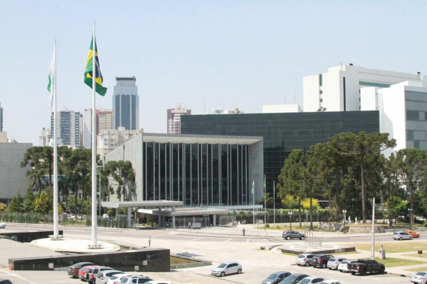 Os estudantes vão conhecer de perto como funciona a Assembleia e o TJ-PR.