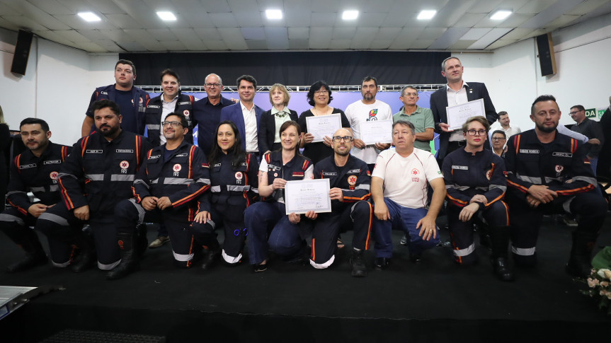 A deputada Luciana Rafagnin (PT) homenageou quatro entidades que se destacam pela contribuição exemplar ao desenvolvimento regional.