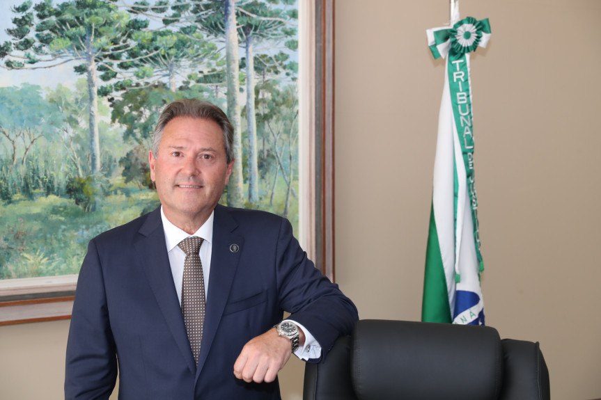 O desembargador Luiz Fernando Tomasi Keppen foi empossado presidente do TJPR.