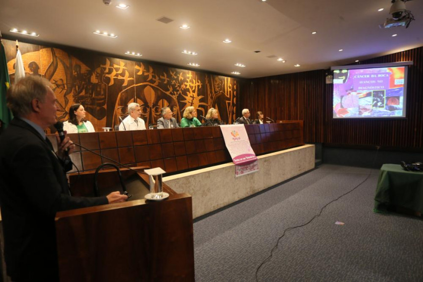 Audiência pública alertou sobre os cuidados para evitar o câncer de boca e pescoço, que é o terceiro colocado entre os homens do Brasil.