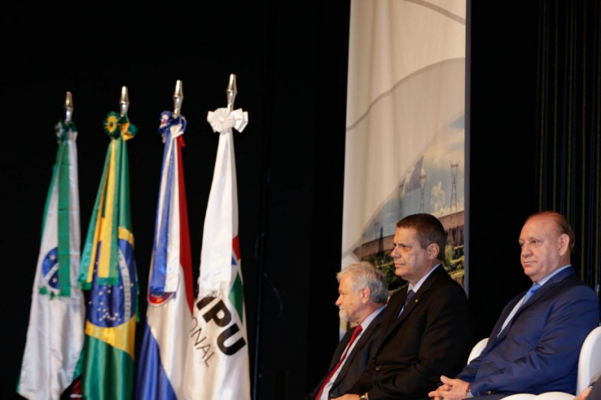 Presidente da Alep, Ademar Traiano (PSDB), participa da posse do novo diretor-geral da Itaipu Binacional, Luiz Fernando Viana, na segunda-feira (27).