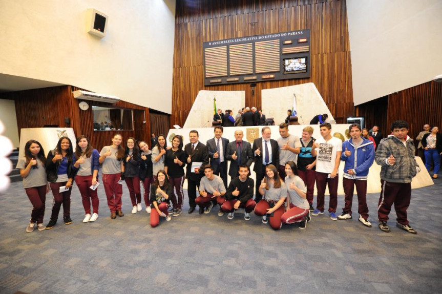 Visita dos Alunos do Colégio Estadual Senador Alencar Guimarães 04/05/2016