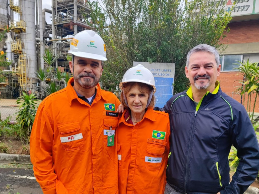 “Essa vitória também representa a luta dos petroleiros e petroquímicos, organizados na Federação Única dos Petroleiros e sindicatos filiados, que jamais aceitaram o fechamento de uma fábrica tão importante para a soberania nacional no setor de fertilizantes e, por consequência, de alimentos”, afirmou. a deputada.
