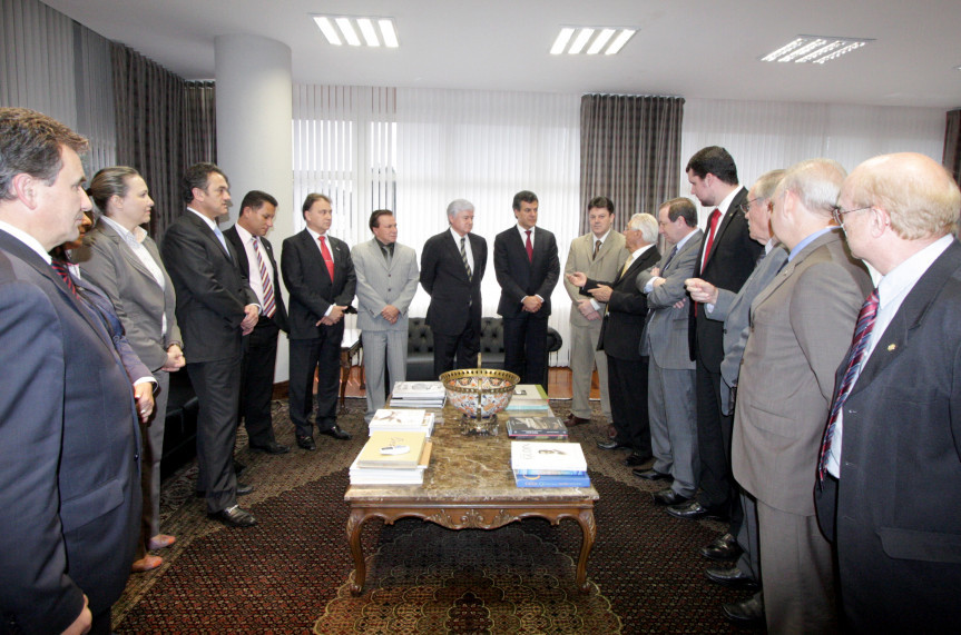 Legislativo recebe a visita do Governador Beto Richa (PSDB).