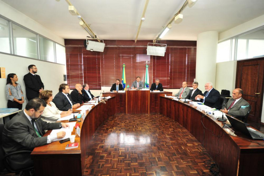 Comissão de Defesa do Consumidor e Comissão de Obras Públicas, Transporte e Comunicação, recebem presidente da AGEPAR em reunião na Alep.