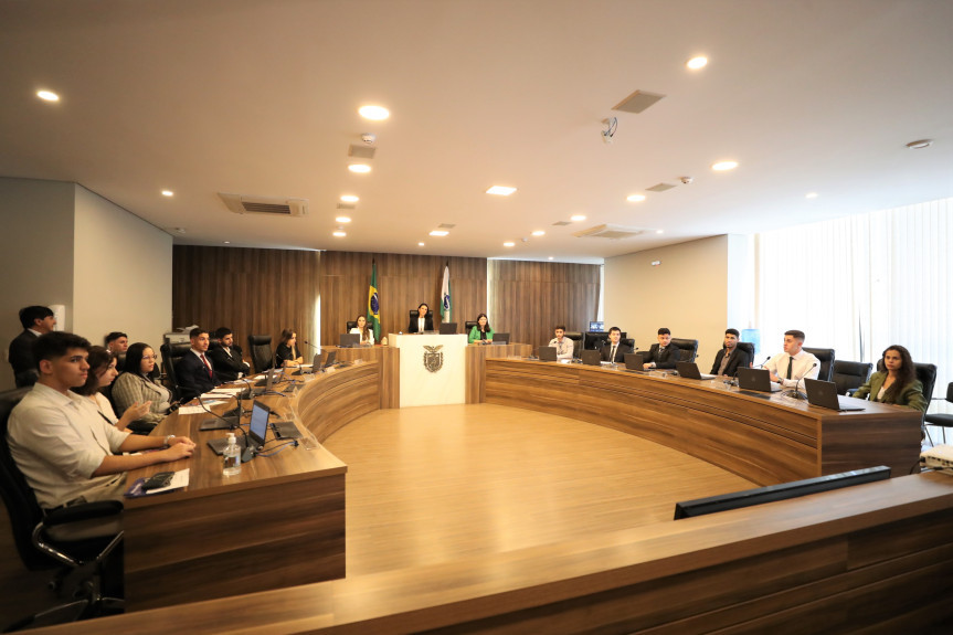 Os estudantes conheceram o Auditório Legislativo da Casa.