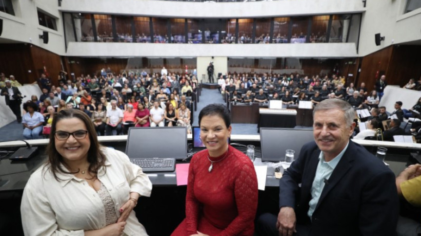 Solenidade realizada no Plenário celebrou os 34 anos de Pinhais