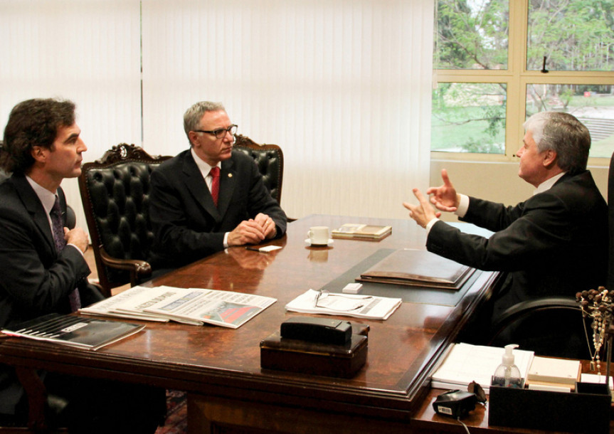 Presidente do Legislativo, deputado Valdir Rossoni, recebe o presidente da FIEP, Edson Luiz Campagnolo.