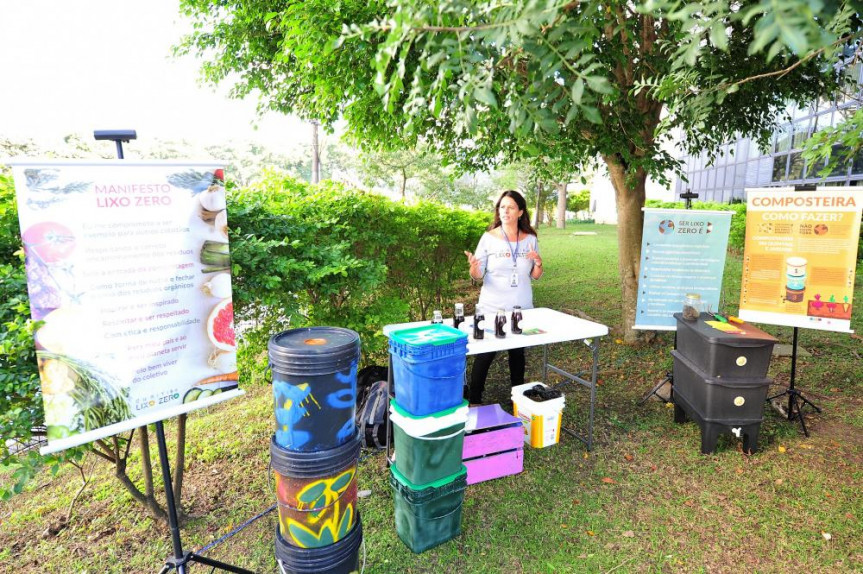 A compostagem foi o tema de uma oficina ministrada ppela gestora ambiental Iracema Bernardes.