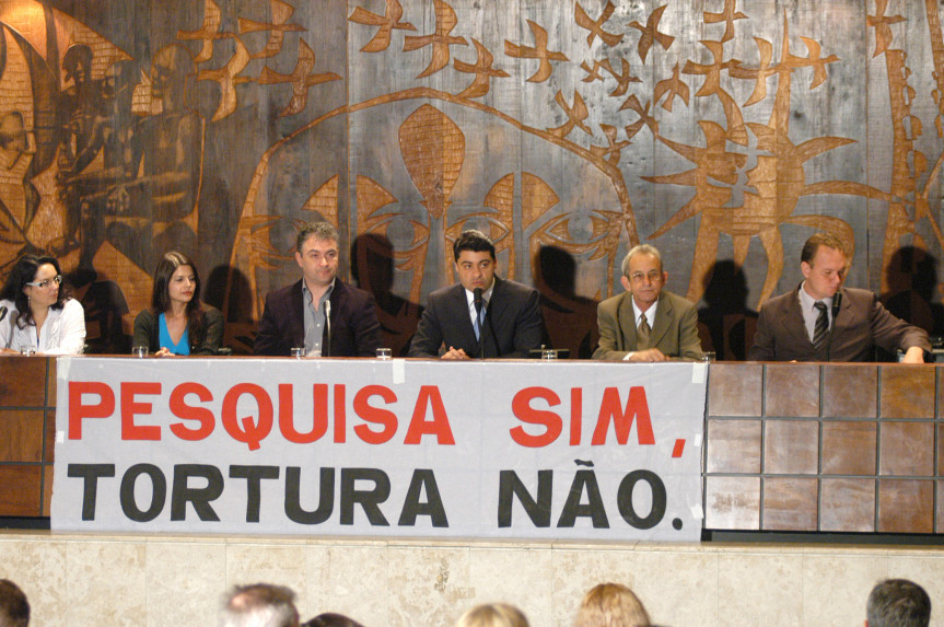 Audiência pública discute uso de animais em experimentos científicos.