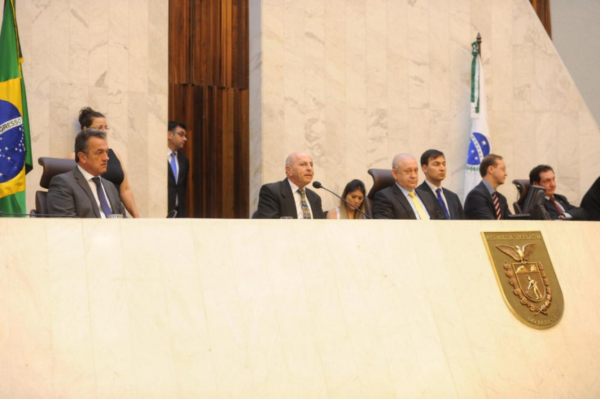 Despedida de Gilberto Giacoia aconteceu hoje na sessão plenária.