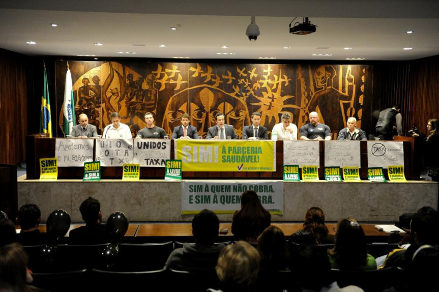Audiência Pública tratou hoje (18) da cobrança de taxas extras dos clientes contratantes de 'personal trainers' nas academias.
