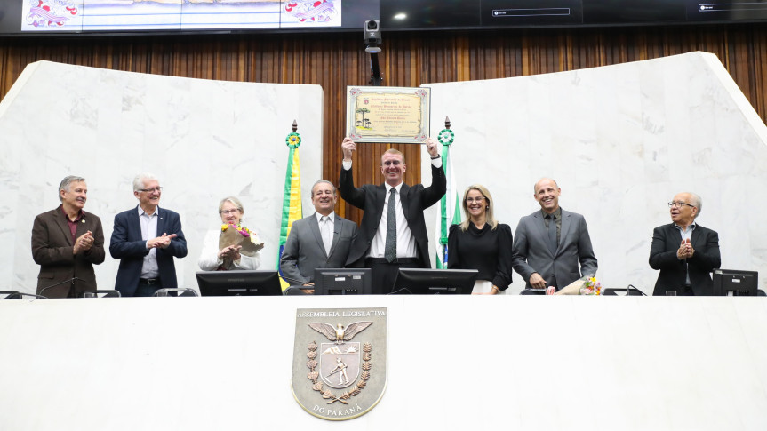 Solenidade ocorreu na manhã desta quinta-feira (29), no Plenário da Assembleia Legislativa.