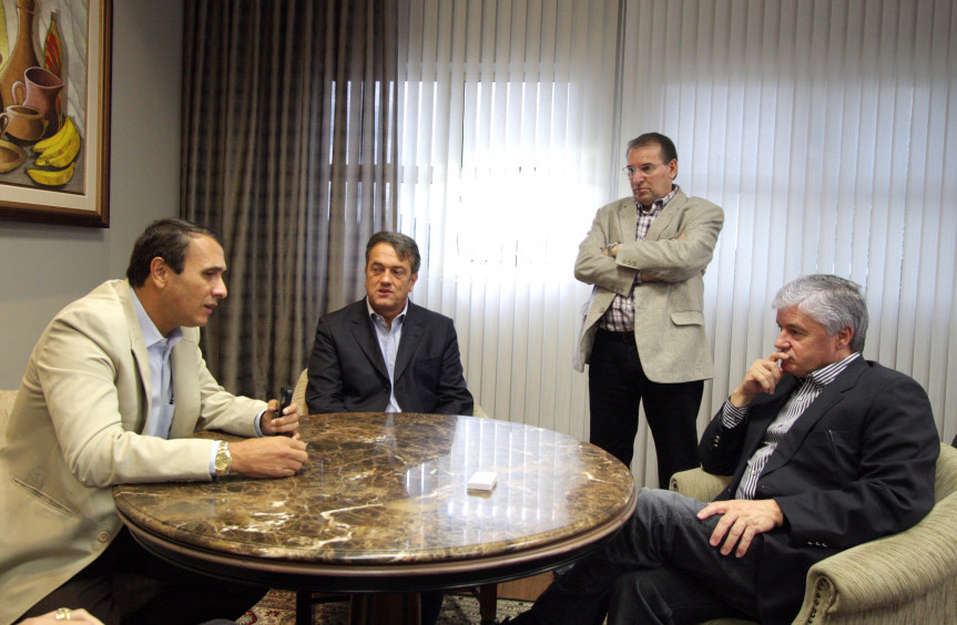 Ex-governador do Tocantins, Carlos Henrique Gaguim (PMDB), visita ALEP.