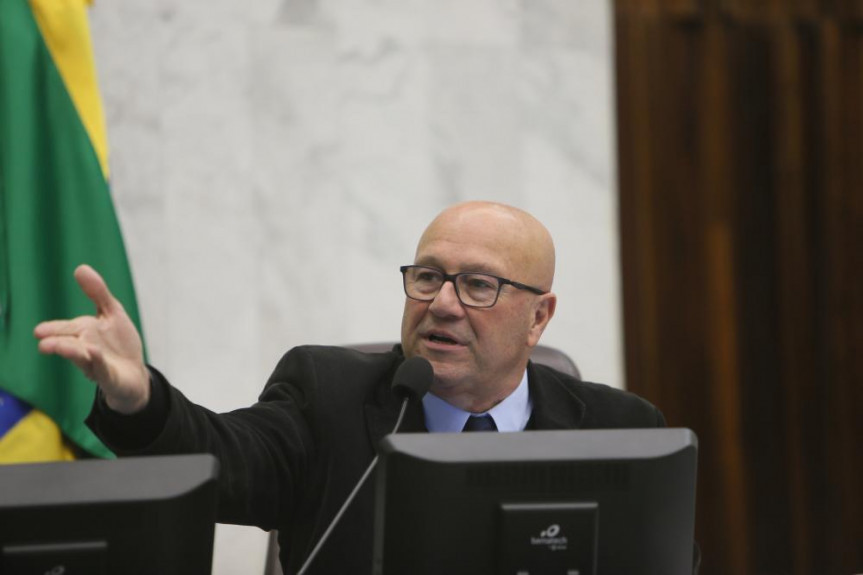 Romanelli critica proposta do novo salário mínimo nacional.