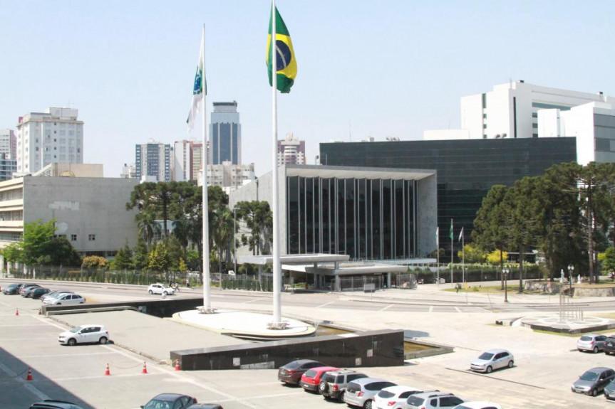 Fachada da Assembleia Legislativa do Paraná.