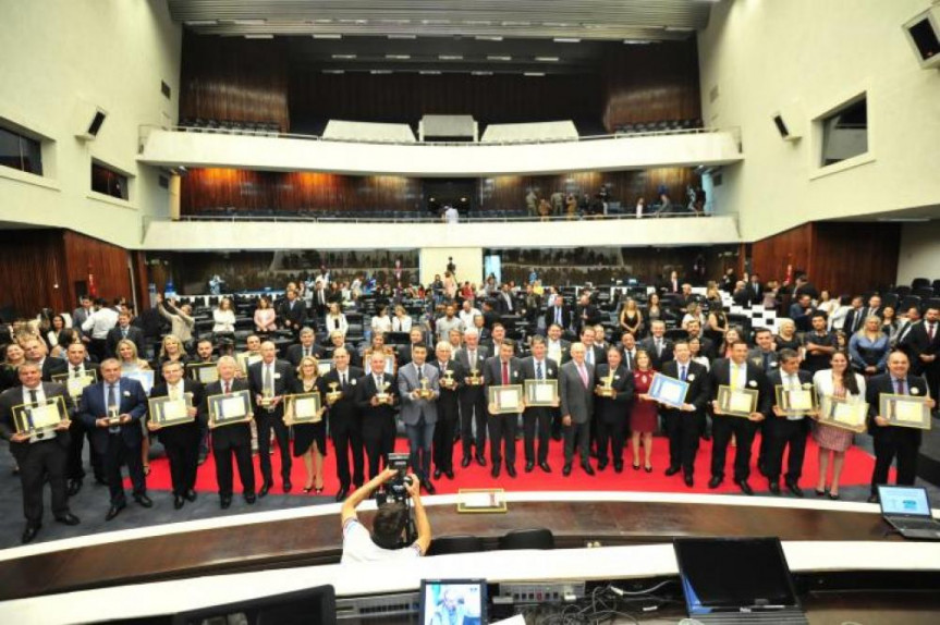 A cerimônia da 6ª edição do Prêmio Gestor Público Paraná foi realizada na Assembleia.