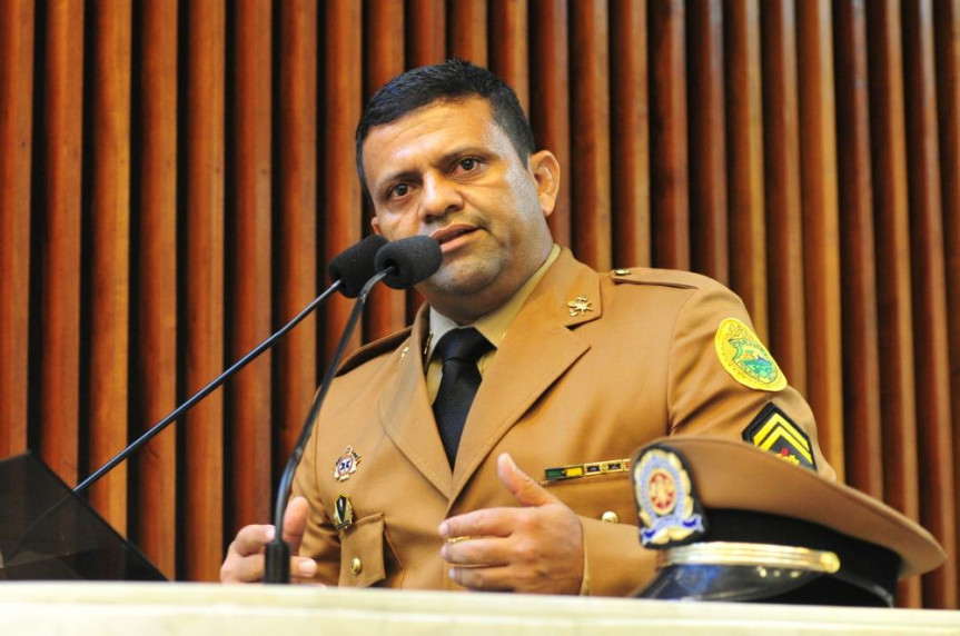 Cabo Carlos Souza, do Corpo de Bombeiros.