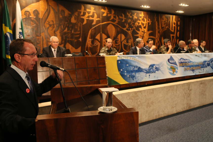Seminário Água – Defesa do Brasil e do Paraná reuniu civis e militares para debater a importância estratégica de recursos hídricos para defesa e desenvolvimento.