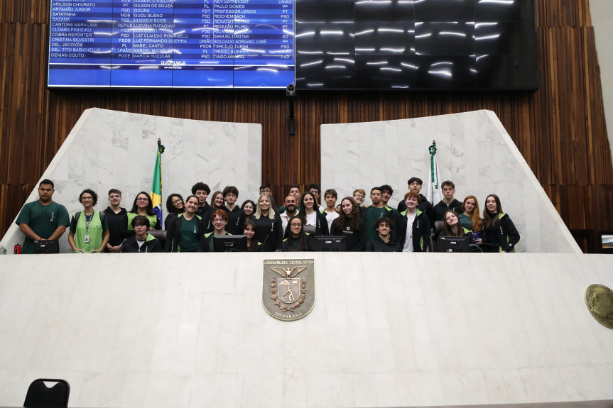 Semana começou com visitas guiadas na Assembleia