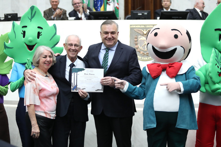 Homenagem ocorreu na noite da última quarta-feira (26).