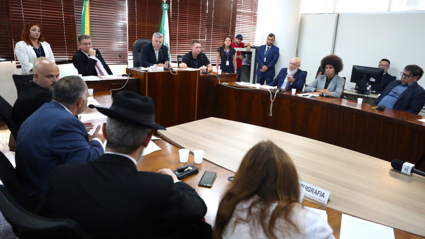Reunião ocorreu no início da tarde desta terça-feira (10), na Sala das Comissões.