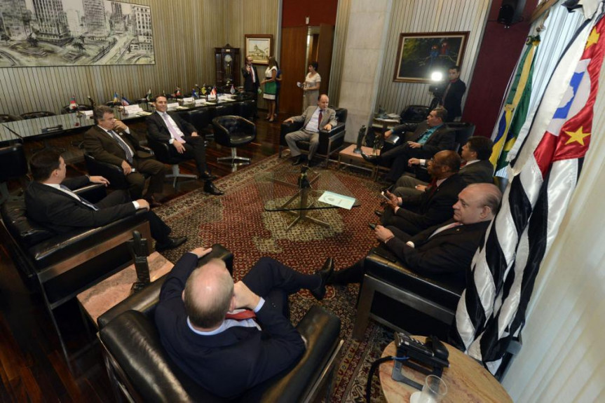 Presidente da Alep, Ademar Traiano (PSDB), participa de reunião com presidentes de Assembleias Legislativas na Alesp.