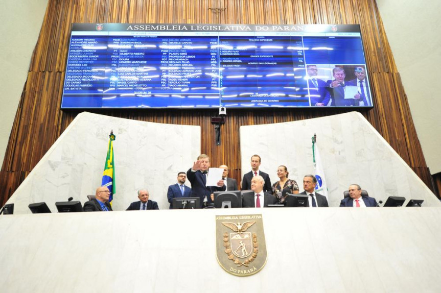 O deputado Elio Rusch tomou posse durante a sessão plenária.