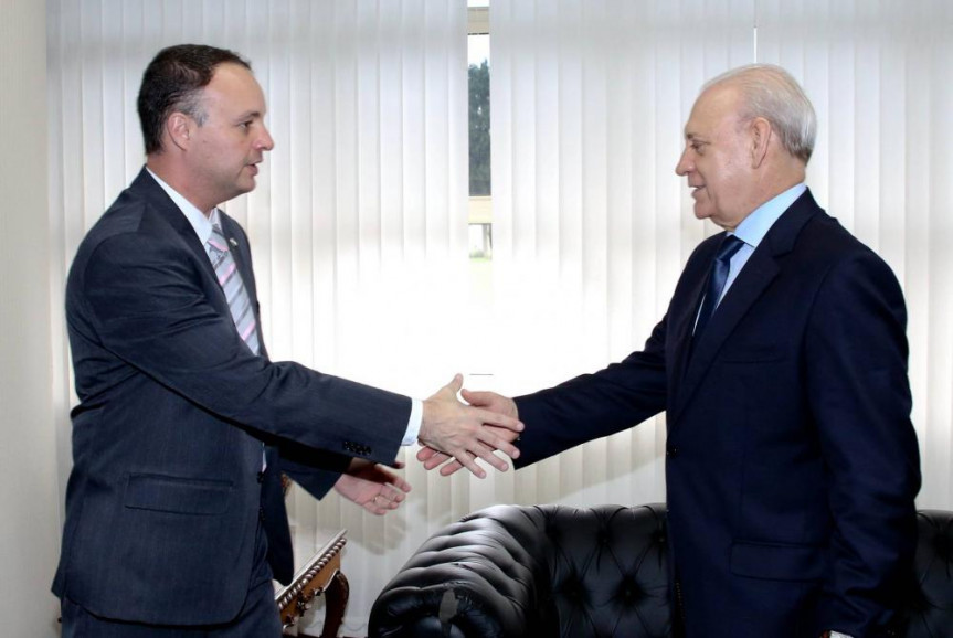 Secretário de segurança pública do Paraná, Wagner Mesquita e o presidente da Alep, deputado Traiano. 