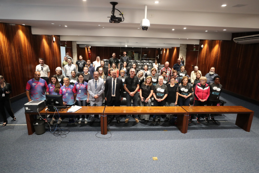 Visitantes puderam conhecer o Plenarinho da Casa.