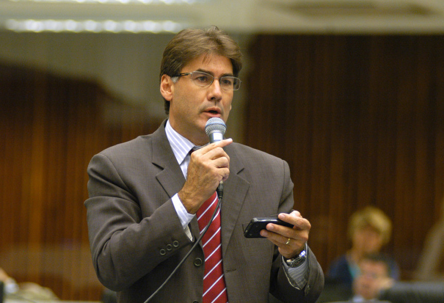 Deputado Paranhos (PSC) durante sessão plenária.