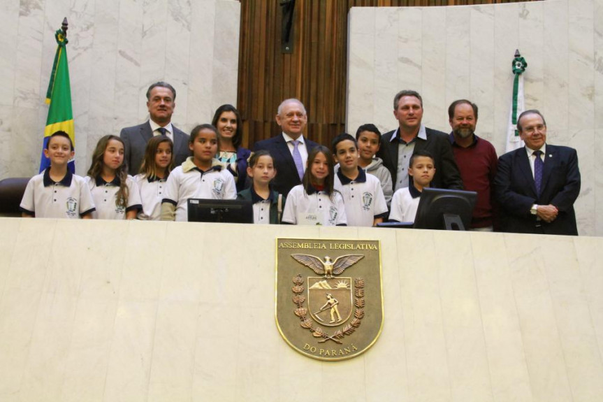 Visita dos vereadores mirins da Câmara Municipal de Irati em 2017, recebidos pelo presidente da Alep, deputado Ademar Traiano (PSDB), e pelo primeiro secretário Plauto Miró (DEM).