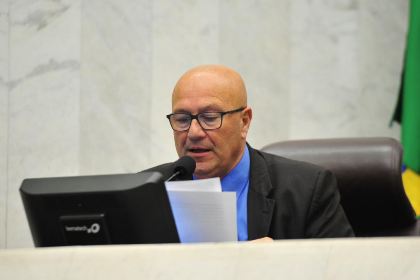 Deputado Luiz Cláudio Romanelli (PSB), 1º secretário da ALEP.