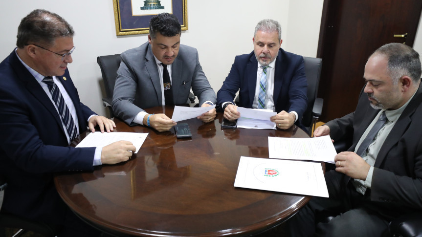 A Comissão de Fiscalização da Assembleia Legislativa e Assuntos Municipais se reuniu na tarde desta segunda-feira (3).