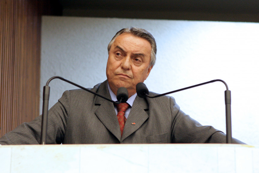 Professor e jurista Romeu Felipe Bacellar Filho abre o debate sobre a PEC das eleições do TJ.