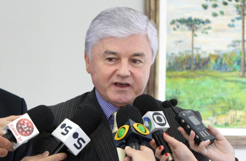 Presidente do Legislativo, deputado Valdir Rossoni (PSDB), durante entrevista.