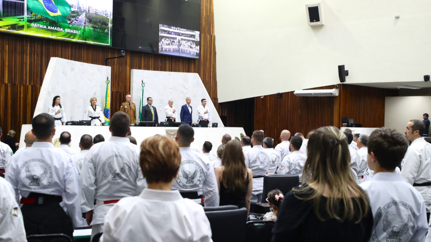 Solenidade lotou o Plenário da Assembleia Legislativa na noite desta sexta-feira (28).
