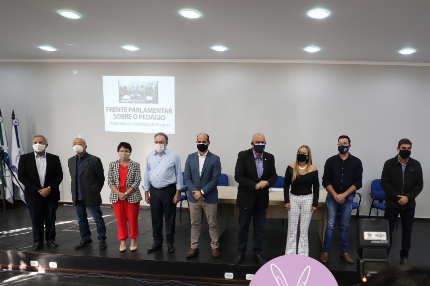 Deputados e autoridades locais participaram da Frente Parlamentar do Pedágio em Jacarezinho na manhã desta quinta-feira (20).