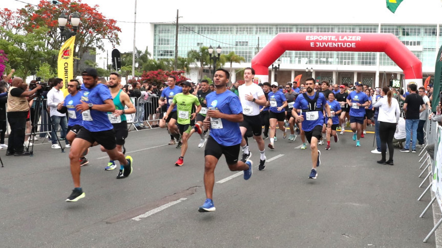 A primeira da Corrida da Assembleia integrou a 4ª etapa das corridas de rua organizadas pela Prefeitura de Curitiba.