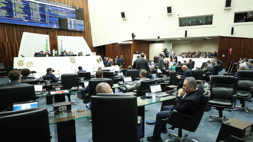 Os parlamentares participaram de duas sessões plenárias ordinárias nesta terça (4).