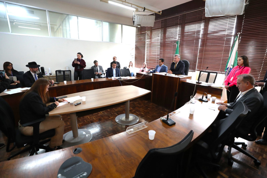 Reunião ocorreu na manhã desta terça-feira (13), na Sala das Comissões da Assembleia.