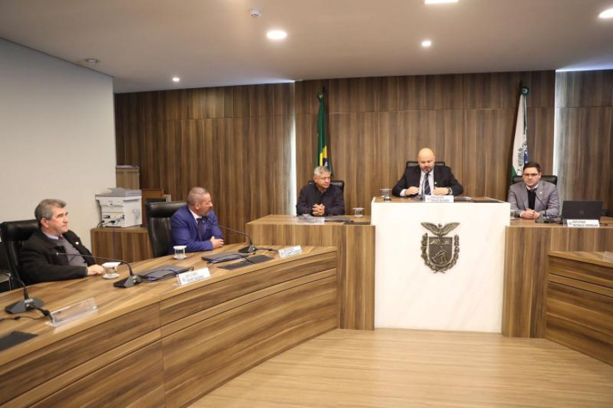 Reunião ocorreu na manhã de segunda-feira (19), no Auditório Legislativo.