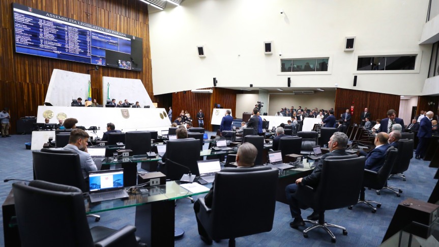 Em regime de urgência, o projeto de lei 163/2026 teve a tramitação concluída na Assembleia Legislativa do Paraná após as duas sessões plenárias ordinárias realizadas nesta terça-feira (10).