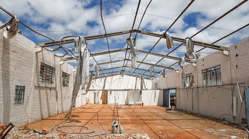 Um dos imóveis destruídos pleo tornado em Rio Bonito do Iguaçu.