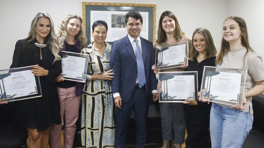 A equipe da UniFM  foi recebida e cumprimentada pelo presidente da Assembleia Legislativa do Paraná, deputado Alexandre Curi, e a deputada Marli Paulino.