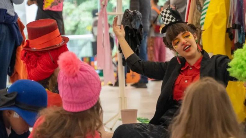 As atividades serão realizadas no salão de eventos do Museu Oscar Niemeyer (MON), com entrada gratuita, das 10 às 15 horas.