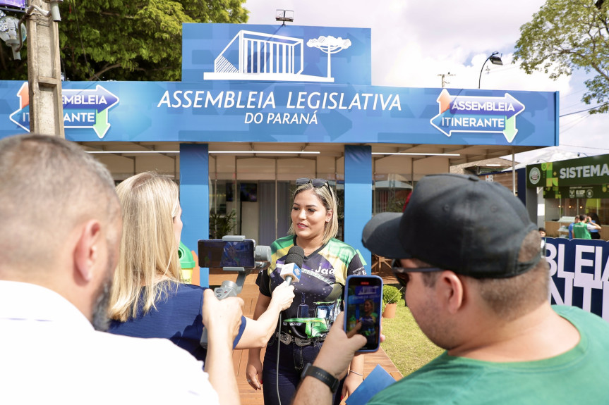 Ao longo de toda esta quarta-feira (10), estudantes, lideranças e representantes da sociedade civil organizada estiveram no estande do Legislativo na Expoingá.