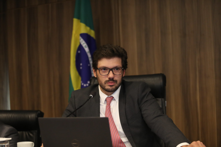“Na CCJ, temos dado total apoio a iniciativas que valorizam e respeitam as mulheres, para que tenham as mesmas oportunidades e o mesmo reconhecimento que muitas vezes são dados somente a homens. Estamos falando de respeito e essa é uma luta que deve ser abraçada por todos”, pontua o deputado Tiago Amaral.