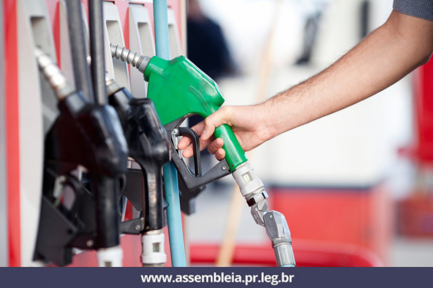 Lei criada pela Assembleia Legislativa preserva o funcionamento do carro, além da saúde dos frentistas e do meio ambiente.